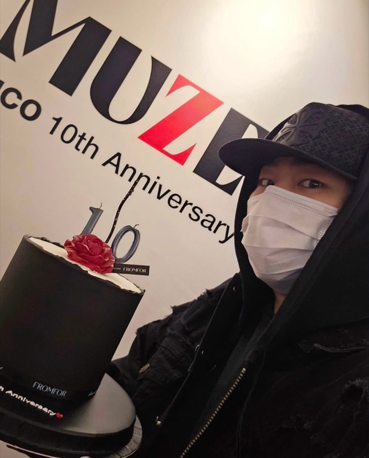 아티스트 10주년 기념 FROMFOR 커스텀 케이크